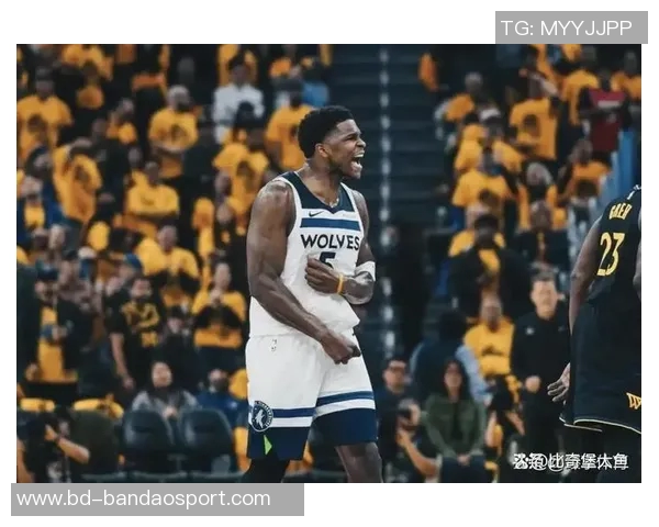 爱德华兹半场火力全开16投10中狂砍29分三分球命中率高达60