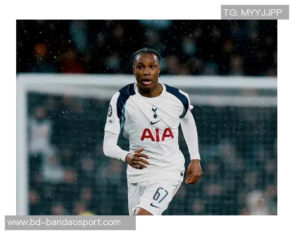 多特蒙德关注17岁左后卫普拉特斯交易价格成关键难题